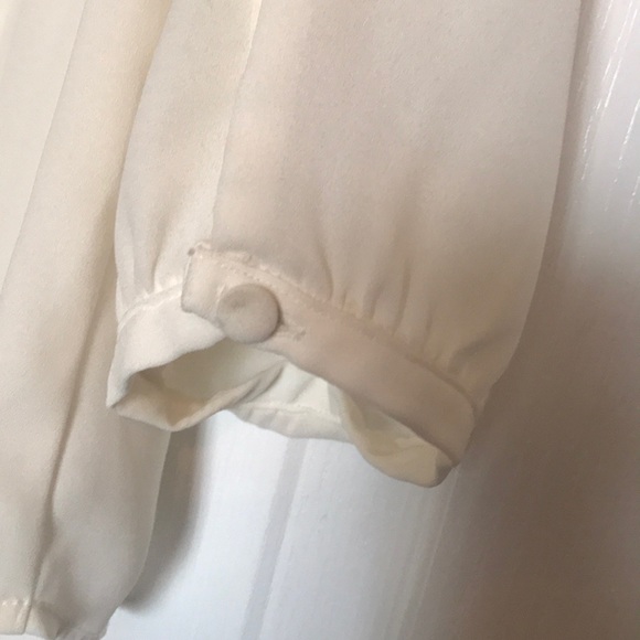 Lace detail blouse from forever XXI. Off white. - Picture 4 of 4